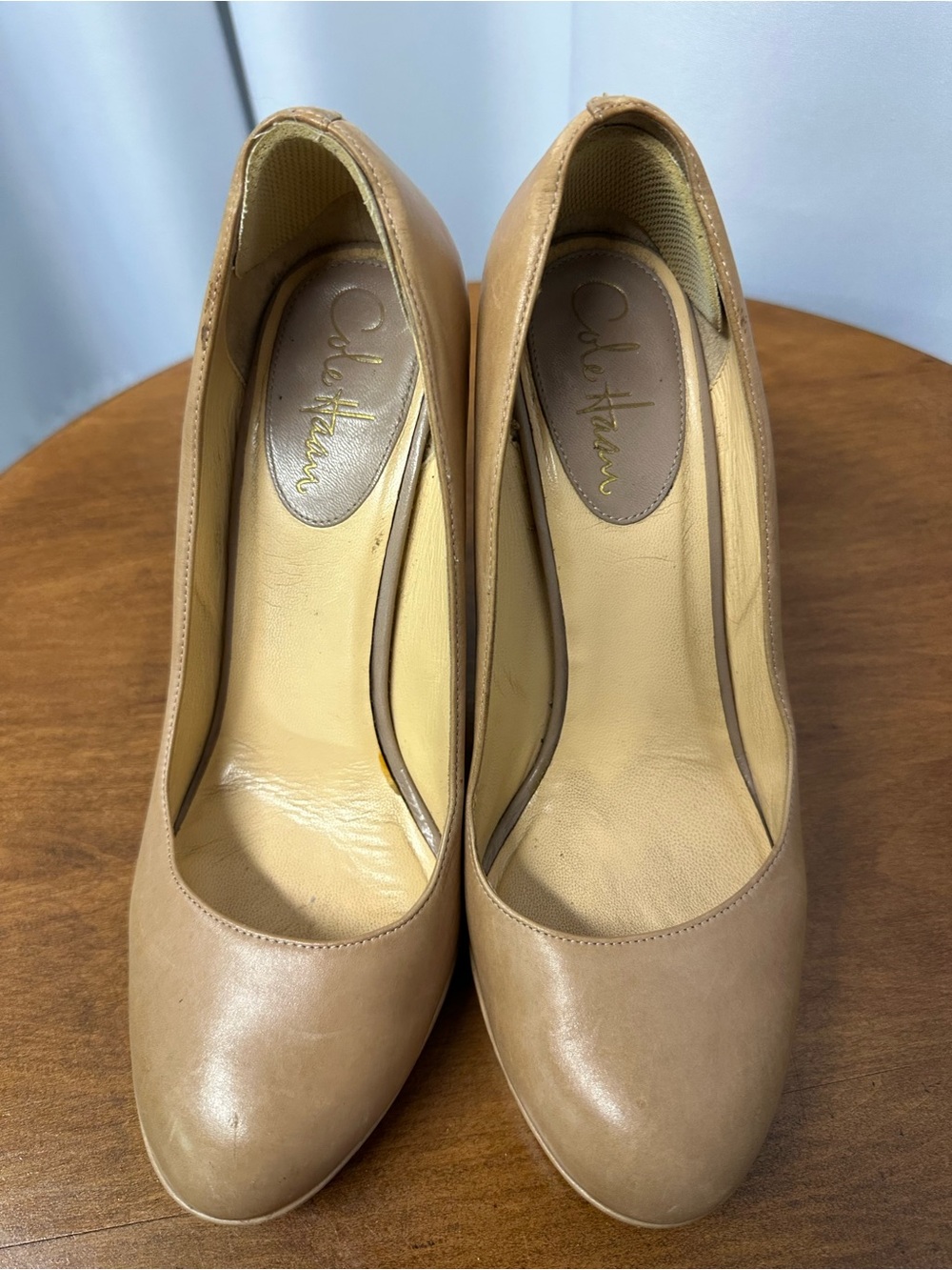 Cole Haan tan Beige Leather Round-Toe heels size 8